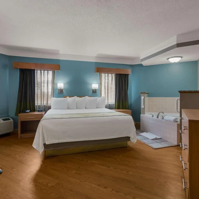 جناح بسرير كينج بجاكوزي، Best Western Plus Executive Court Inn & Conference Center 1/5