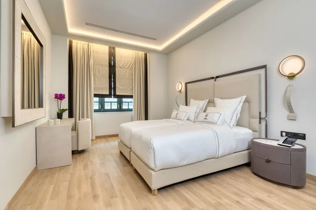 Junior Suite, Twin Beds, Lateral Side Sea View, Accessible، Grand Hotel Kalamata 2/2