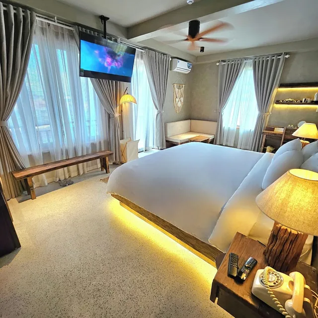 Vip, Queen Bed، Victory Hotel Hue 2/6
