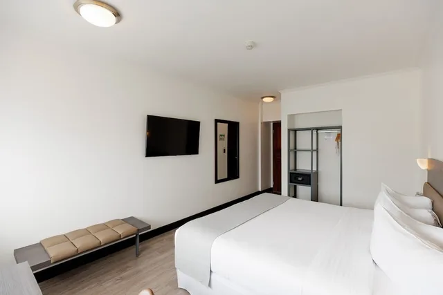 Room, Queen Bed, Accessible, Parque Del Lago Hotel 4/9