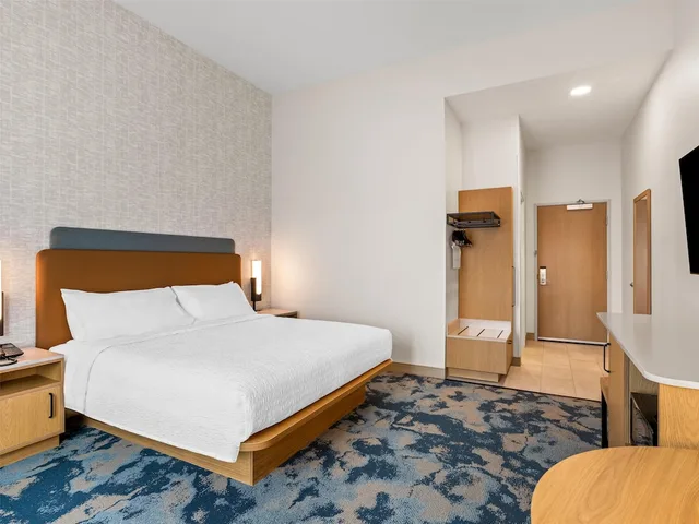 جناح بسرير كينج بمطبخ، Hampton Inn St Ignace Lakefront Mackinac 2/3