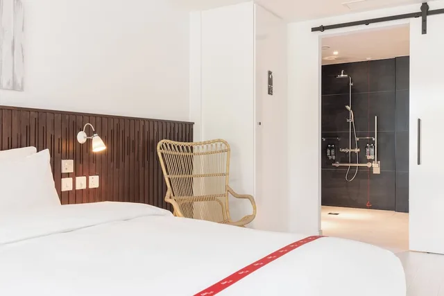 Ruby Lilou Hotel Marseille by IHG، Marseille 03 10/42