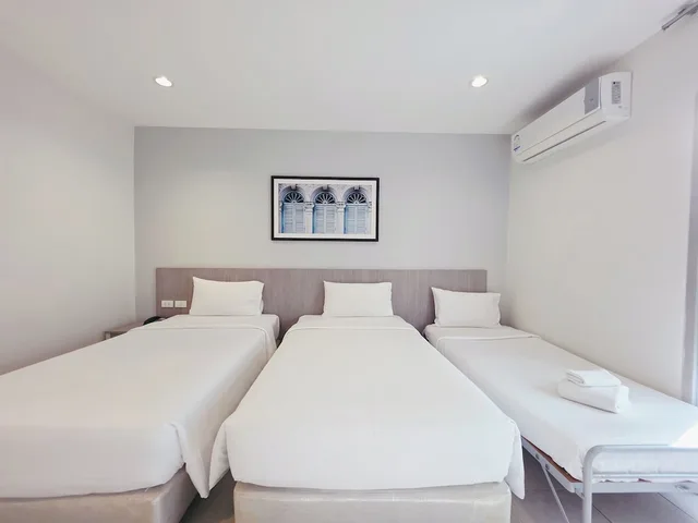 غرفة ديلوكس ثلاثية بفراش فوتون وسريرين منفصلين، Recenta Phuket Suanluang 1/7