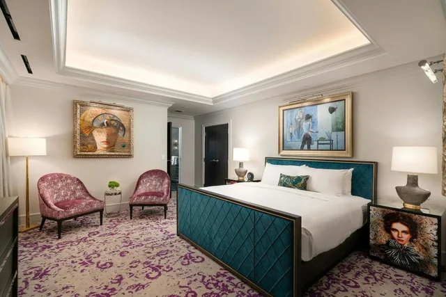 جناح رئاسي بسرير كينج وسريرين كينج بإطلالة على المدينة بغرفتي نوم مع أريكة، Grand Bohemian Hotel Charlotte Autograph Collection 2/9