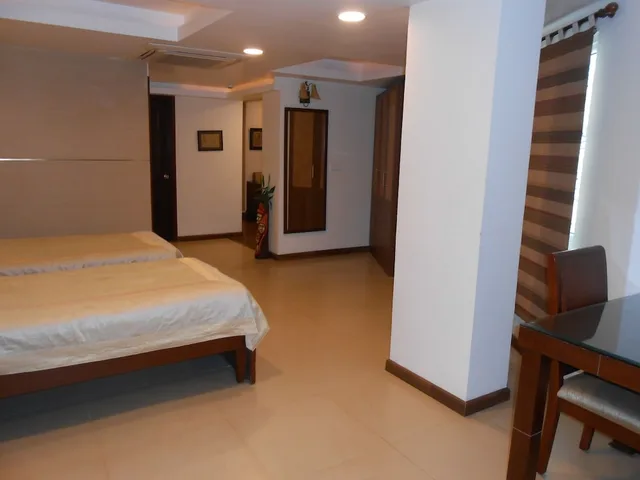 جناح بزنس بسريرين منفصلين بشرفة بغرفة نوم واحدة، Brunton Heights 2/4