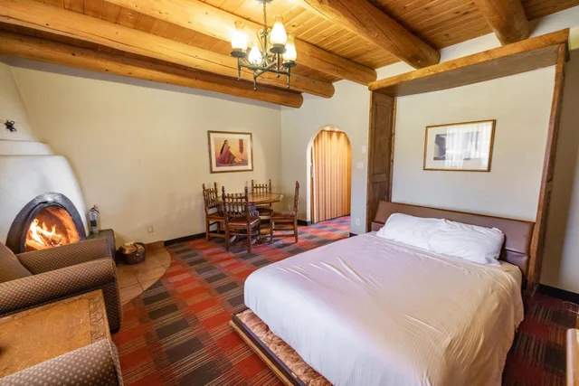 جناح ديلوكس بسرير كينج وسرير كوين، Sagebrush Inn Suites 1/5