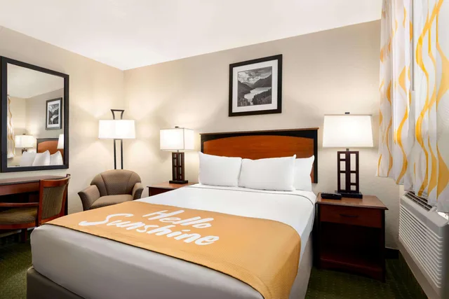 غرفة مفردة بسرير كوين، Days Inn by Wyndham Cortez 2/4