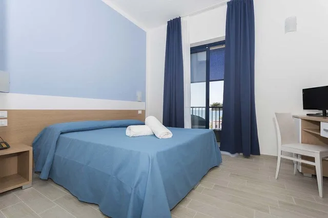 غرفة قياسية بسرير مزدوج وسرير فردي بإطلالة على المسبح، Tichos Greenblu Hotel 1/8
