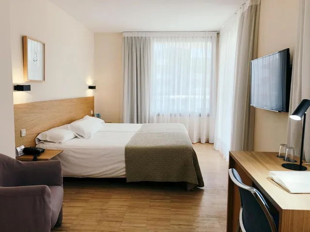Family, Single Bed, Terrace, Gran Hotel Victoria 3/4