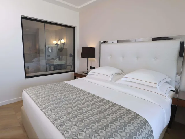 Diplomat, Suite, King Bed, Sea View، Movenpick Hotel Beirut 1/10