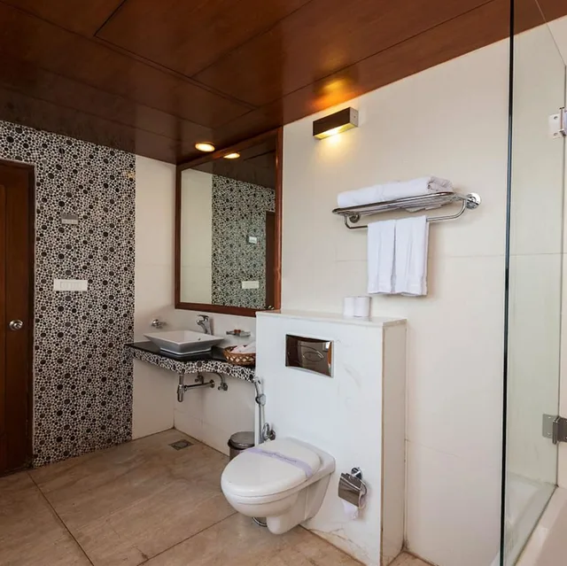 غرفة بريميوم بسرير كينج، Godwin Hotel Goa 5/5