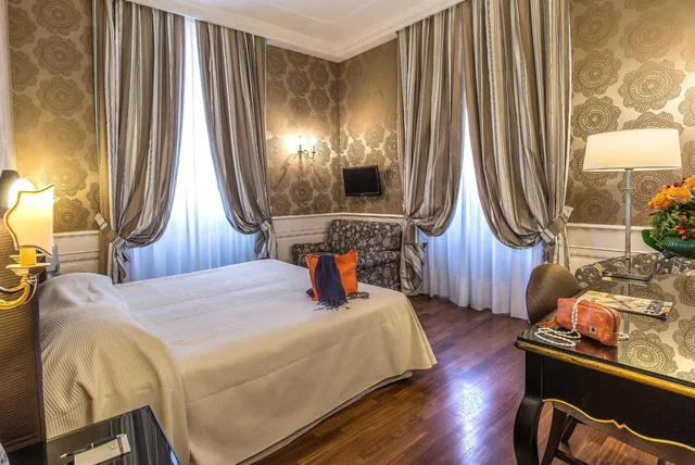 جناح عائلي، Albergo Del Senato 1/1
