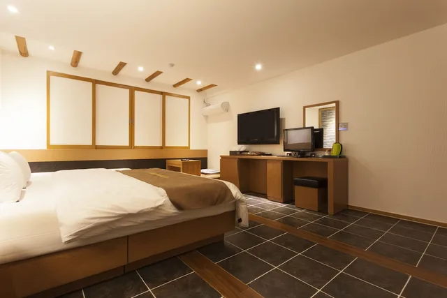 Deluxe, 1 Double and 1 Single Bed, No Parking، Hotel Leaders 2/6