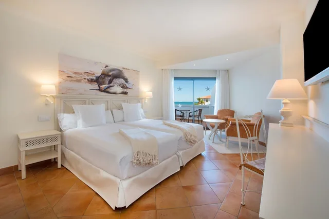 غرفة بسريرين منفصلين بإطلالة على البحر، Iberostar Selection Andalucia Playa 1/4