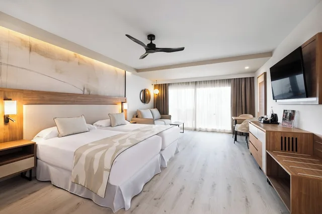 غرفة بشرفة مفردة بسرير كوين، Riu Palace Nautilus - Adults Only 2/10