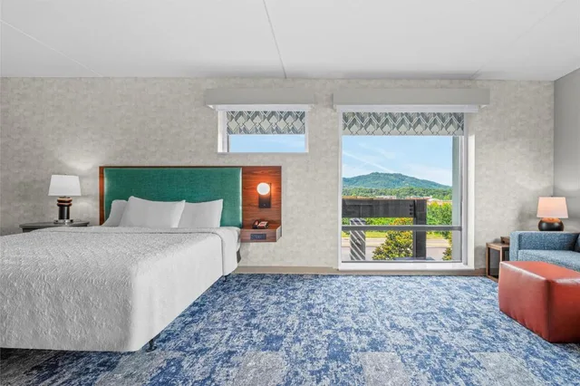 استوديو بسرير كينج مع أريكة لذوي الإعاقة، HOME2 SUITES BY HILTON PIGEON FORGE 1/2