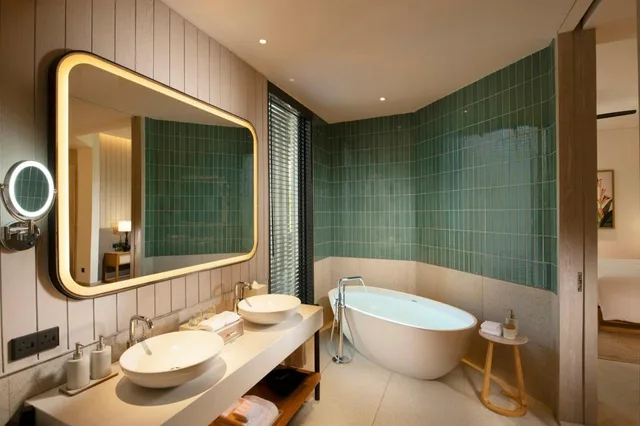 Room, King Bed, with View, Balcony, Hilton Burau Bay Langkawi Resort 4/9