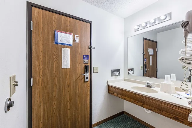 غرفة ديلوكس بسرير كوين لذوي الإعاقة، Motel6 Kewanee, IL 8/10
