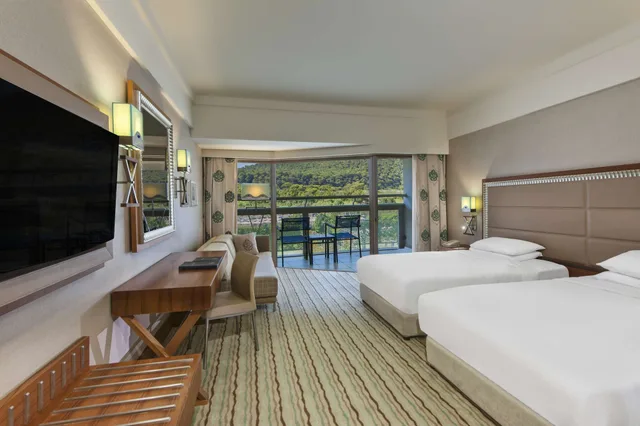 غرفة عائلية بسرير كينج بإطلالة على الحديقة، Hilton Dalaman Sarigerme Resort & Golf 1/10