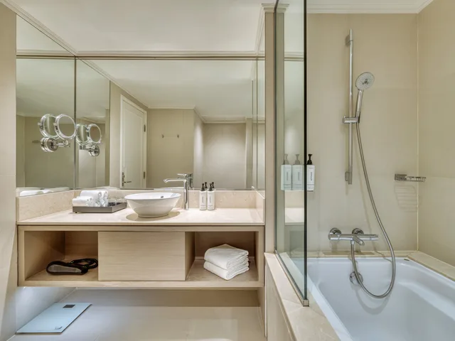غرفة سوبيريور بسرير كينج، Crowne Plaza Bangkok Lumpini Park 4/4