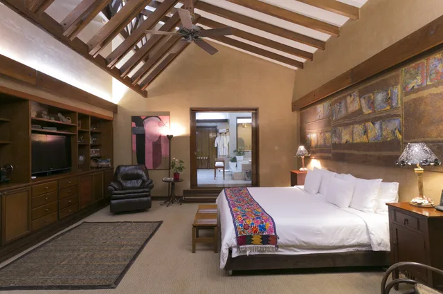 Premium, King Bed, Sazagua Boutique 1/2