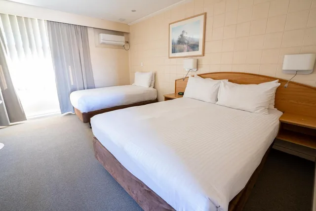Standard, 1 Queen and 1 Single Bed, Hospitality Inn Geraldton SureStay Collection by Best Western 1/5