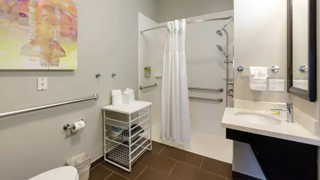 جناح بسرير كوين بغرفة نوم واحدة بمطبخ لذوي الإعاقة، Staybridge Suites Houston-Nasa/Clear Lake 4/6