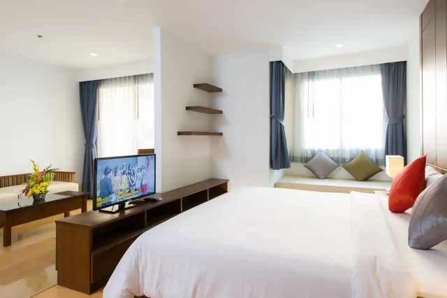 جناح ديلوكس بسرير كينج بإطلالة على المدينة، Elite Suites Patong 4/10