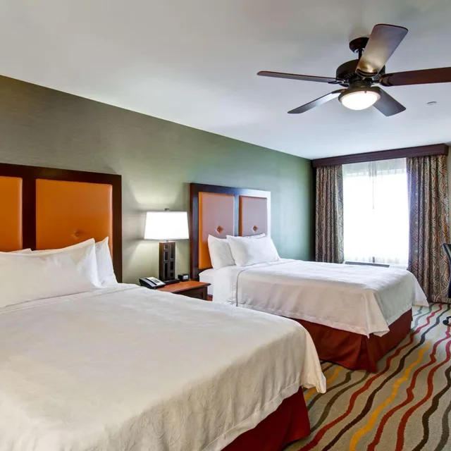 جناح بسريرين كوين بغرفة نوم واحدة مع أريكة، Homewood Suites by Hilton Richland 1/4