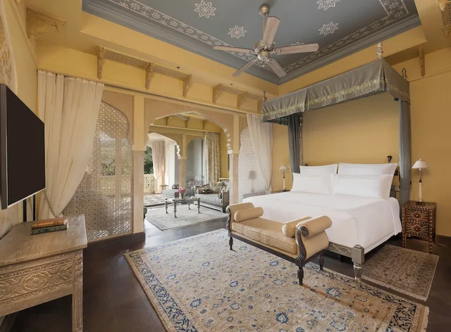 جناح جونيور بسرير كينج بشرفة، Raffles Jaipur 2/5