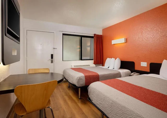 غرفة رباعية، Motel6 Camarillo, CA 7/10