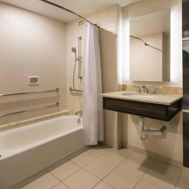 Room, King Bed, Club Floor، Renaissance Atlanta Waverly Hotel And Convention Center 2/3