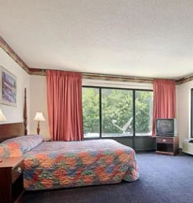 جناح استوديو بسرير كينج، Days Inn by Wyndham Sanford 1/7
