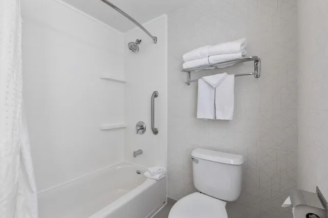 Suite, Multiple Beds, Sofa، Holiday Inn Express Hotel & Suites Bethlehem 4/7