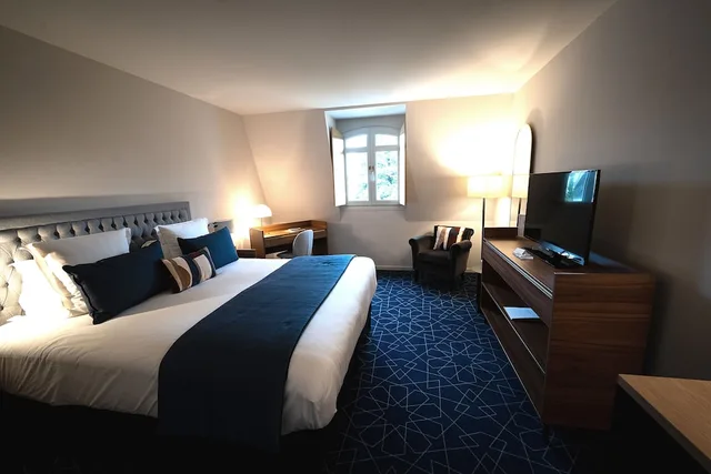 غرفة كومفورت بسرير كوين، Hostellerie Cedre and Spa Beaune 5/10