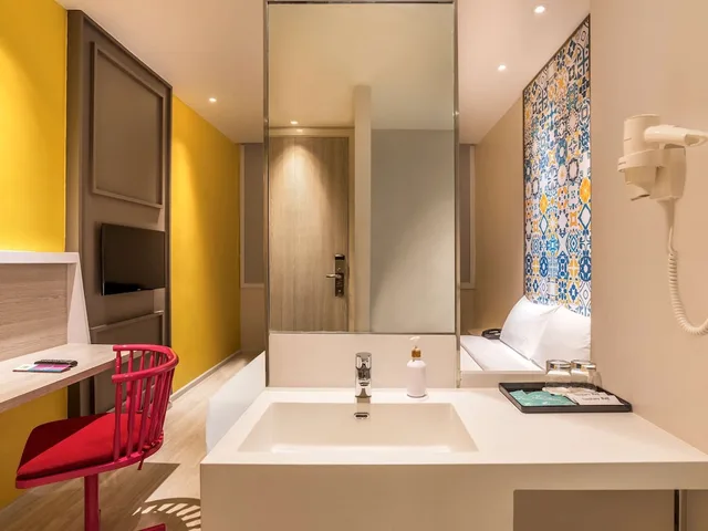 Standard Room With 1 Double Bed, Ibis Styles Phuket City 6/8