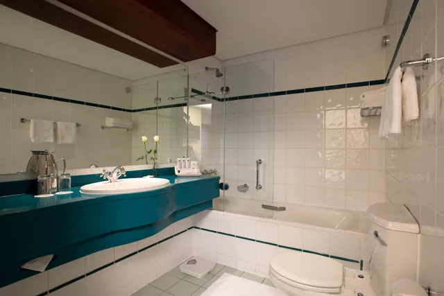 Standard, Double or Twin Bed, The Commodore Hotel 2/2