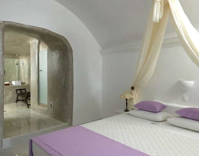 غرفة شهر العسل بجاكوزي، Iliovasilema Suites 1/4