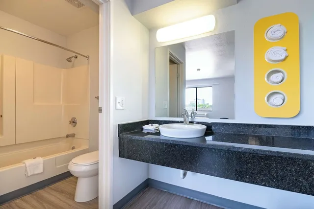 غرفة قياسية بسرير كوين، Motel6 Rolling Meadows, IL - Chicago Northwest 5/5