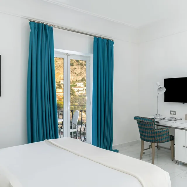 Deluxe, Double Bed, Lateral Side Sea View، Villa Franca Hotel 2/7