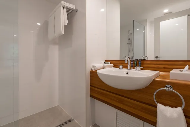 Executive, 2 Double Beds, Lagoon View، Novotel Sunshine Coast Resort 6/7