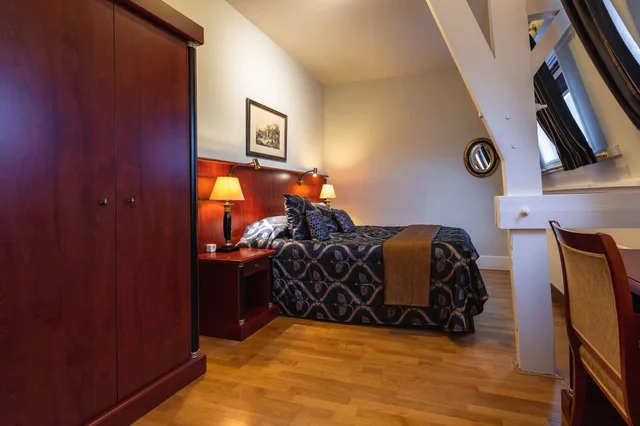 غرفة غراند ديلوكس بسرير كوين، Grand Hotel De Draak and Residence Dagmara 3/6