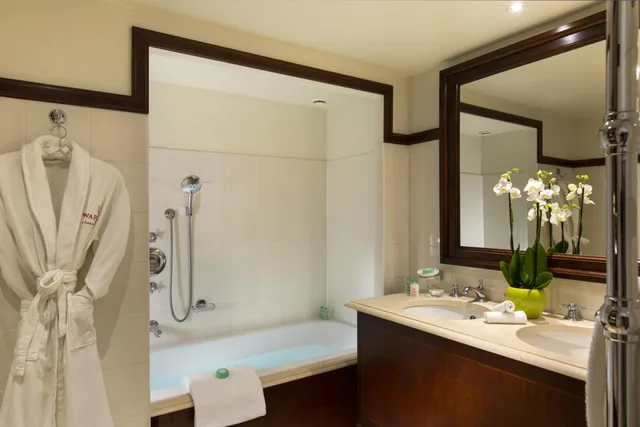 جناح جونيور، Hotel Barsey By Warwick 4/4