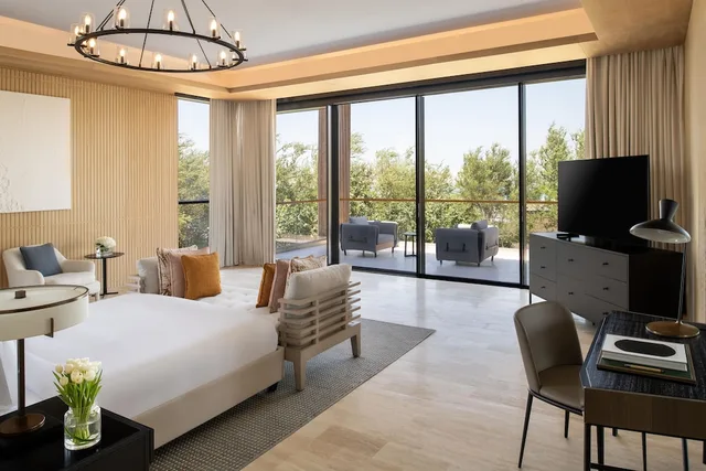 فيلا ملكية بسرير كينج بـ3 غرف نوم، Katara Hills Doha, LXR Hotels & Resorts 7/10