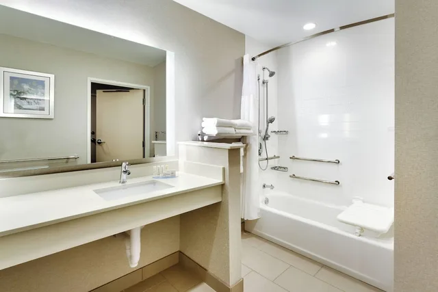 غرفة بسرير كينج لذوي الإعاقة، Fairfield Inn & Suites by Marriott Springfield North 3/3