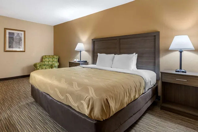 غرفة بسرير كينج لذوي الإعاقة، Quality Inn And Suites Hanes Mall 2/3