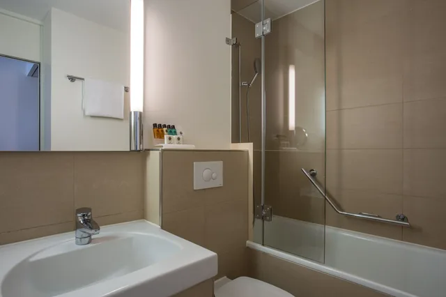 غرفة بريميوم بسرير كوين، Crowne Plaza Zurich 9/10