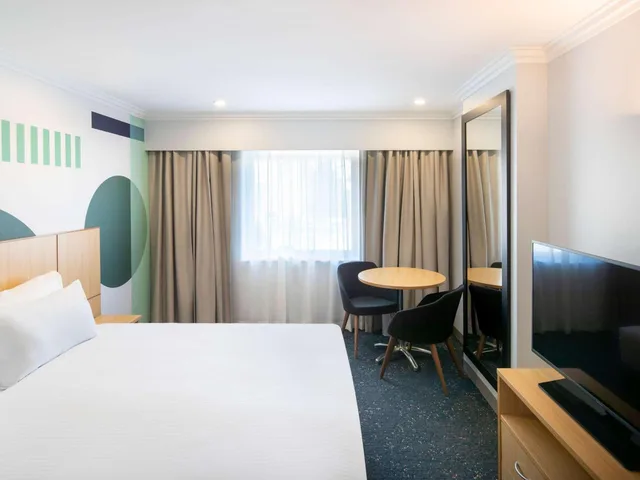 غرفة سوبيريور بسرير كينج وسرير كوين لذوي الإعاقة، ibis Styles Sydney Central 2/7