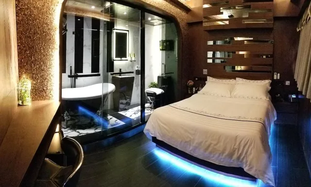 Design, Double Bed, City View, Star City Hotel 2/2