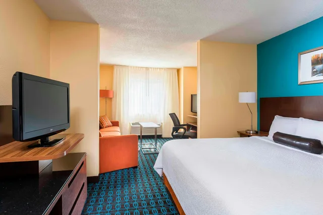 Room, King Bed, Fairfield Inn And Suites By Marriott Mansfield Ontario 4/4